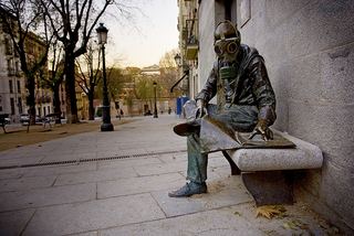 Illustration for article titled SpY's Android Sculptures Do Everyday Human Things